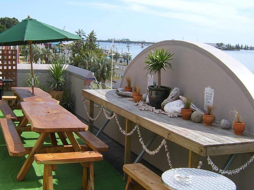 Harbourside City Backpackers Тауранга Экстерьер фото